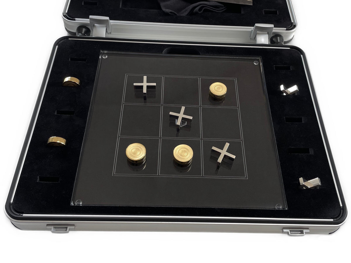 Brettspiel Tic Tac Toe  mit 10 Sterlingsilber Spielsteinen, 5 Steine 18K vergoldet