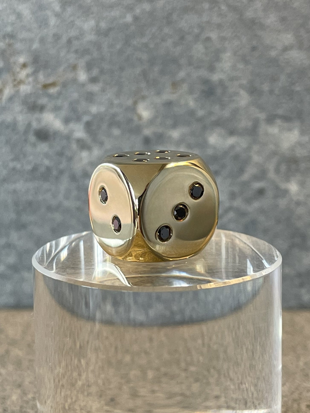 CUBO DI DESIGN IN ORO 18K CON DIAMANTI