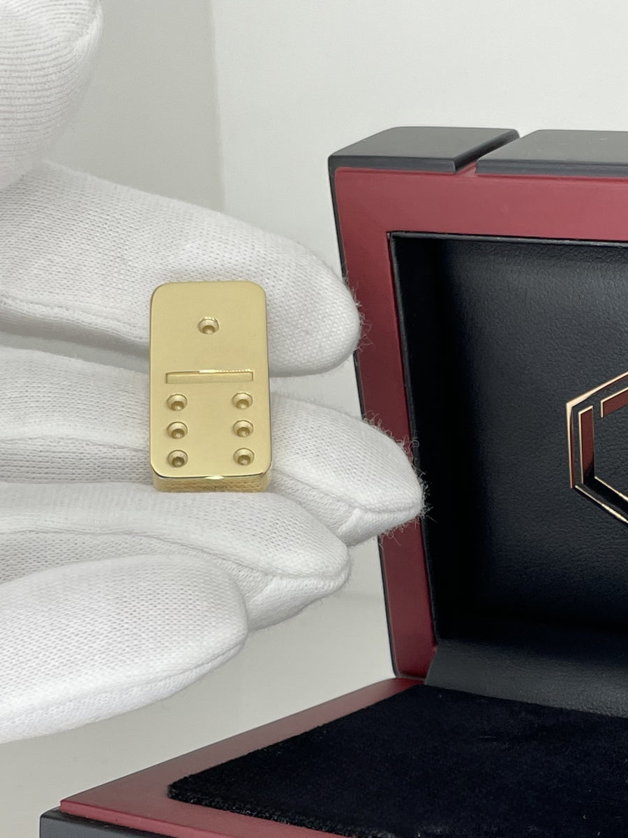 18k (750) gold domino. Fully solid, shiny polished. The luxurious domino is unique in its characteristics, size and texture! A must-have for players, collectors and investors who want to own something very special!